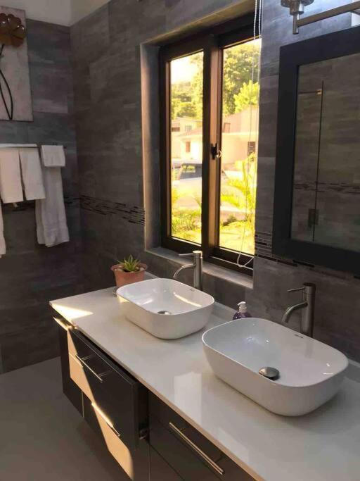 Sun Shine Luxury Villas 2 Bedroom Pool & Gym Ocho Rios St Ann Εξωτερικό φωτογραφία