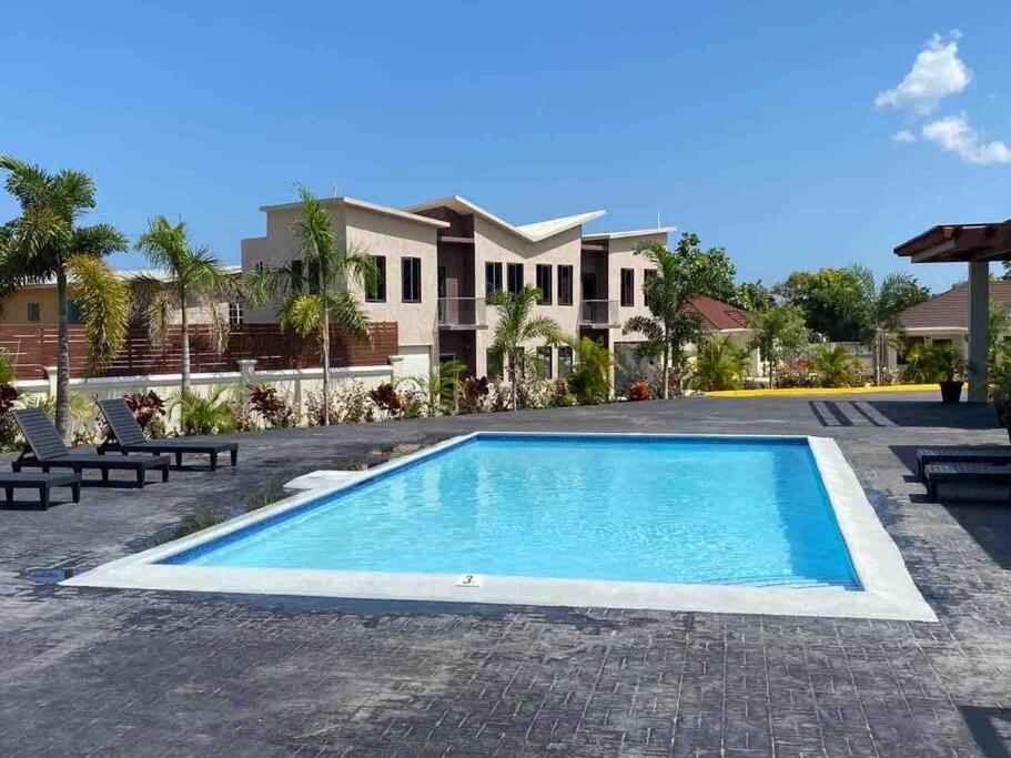 Sun Shine Luxury Villas 2 Bedroom Pool & Gym Ocho Rios St Ann Εξωτερικό φωτογραφία