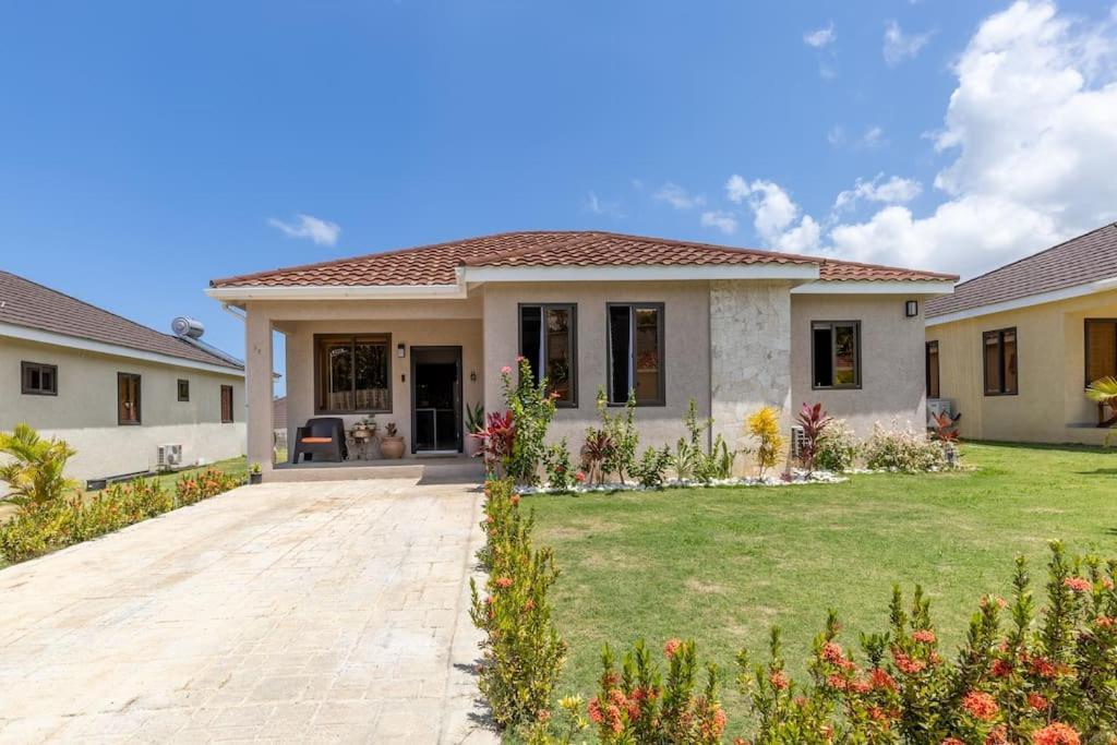 Sun Shine Luxury Villas 2 Bedroom Pool & Gym Ocho Rios St Ann Εξωτερικό φωτογραφία